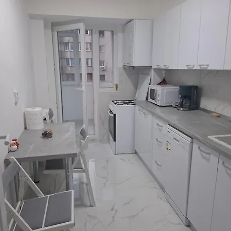 Apartment, 3 Rooms, Nearby Piata Victoriei And Gara De Nord Lägenhet Bukarest