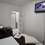 Apartment, 3 Rooms, Nearby Piata Victoriei And Gara De Nord *