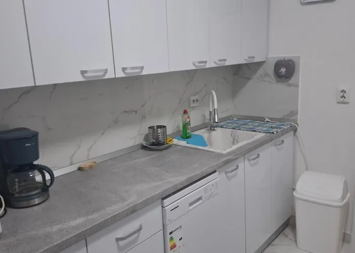 Apartment, 3 Rooms, Nearby Piata Victoriei And Gara De Nord شقة *