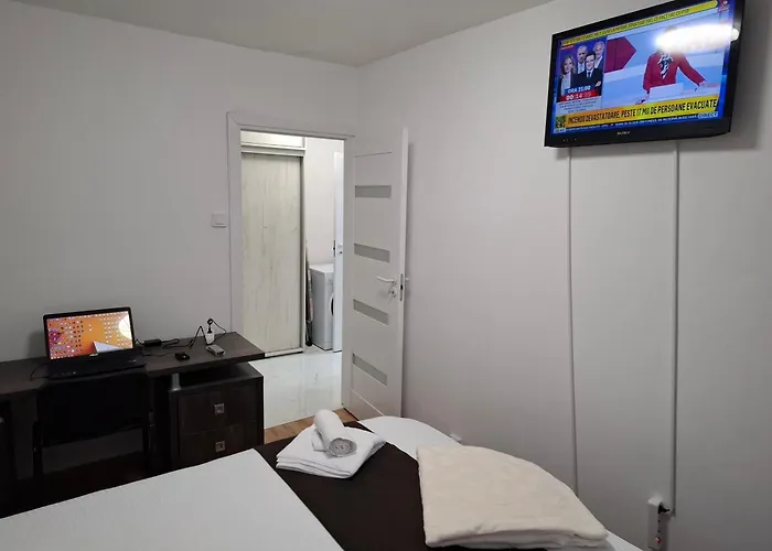 Apartment, 3 Rooms, Nearby Piata Victoriei And Gara De Nord *