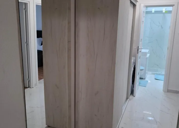 Apartment, 3 Rooms, Nearby Piata Victoriei And Gara De Nord شقة *